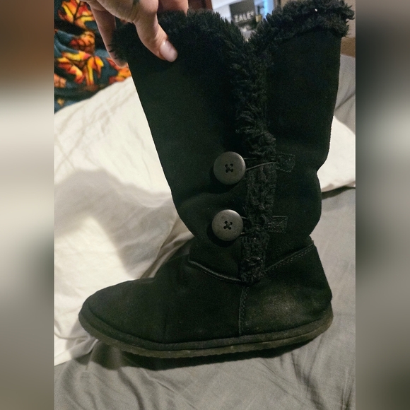 Black tall winter boots. Size 8 - Picture 2 of 3